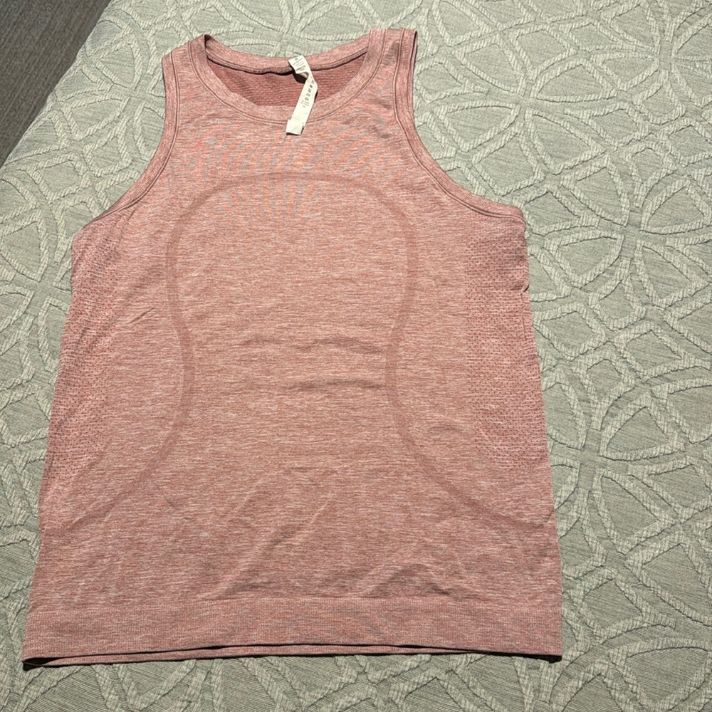 Lululemon tank - great condition